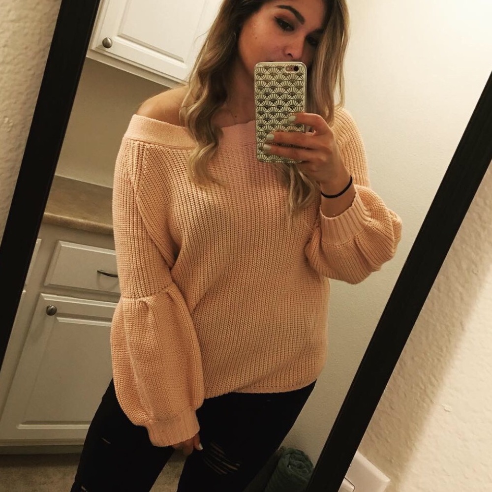 SALE- Off-the-Shoulder lantern knit sweater - Picture 2 of 2